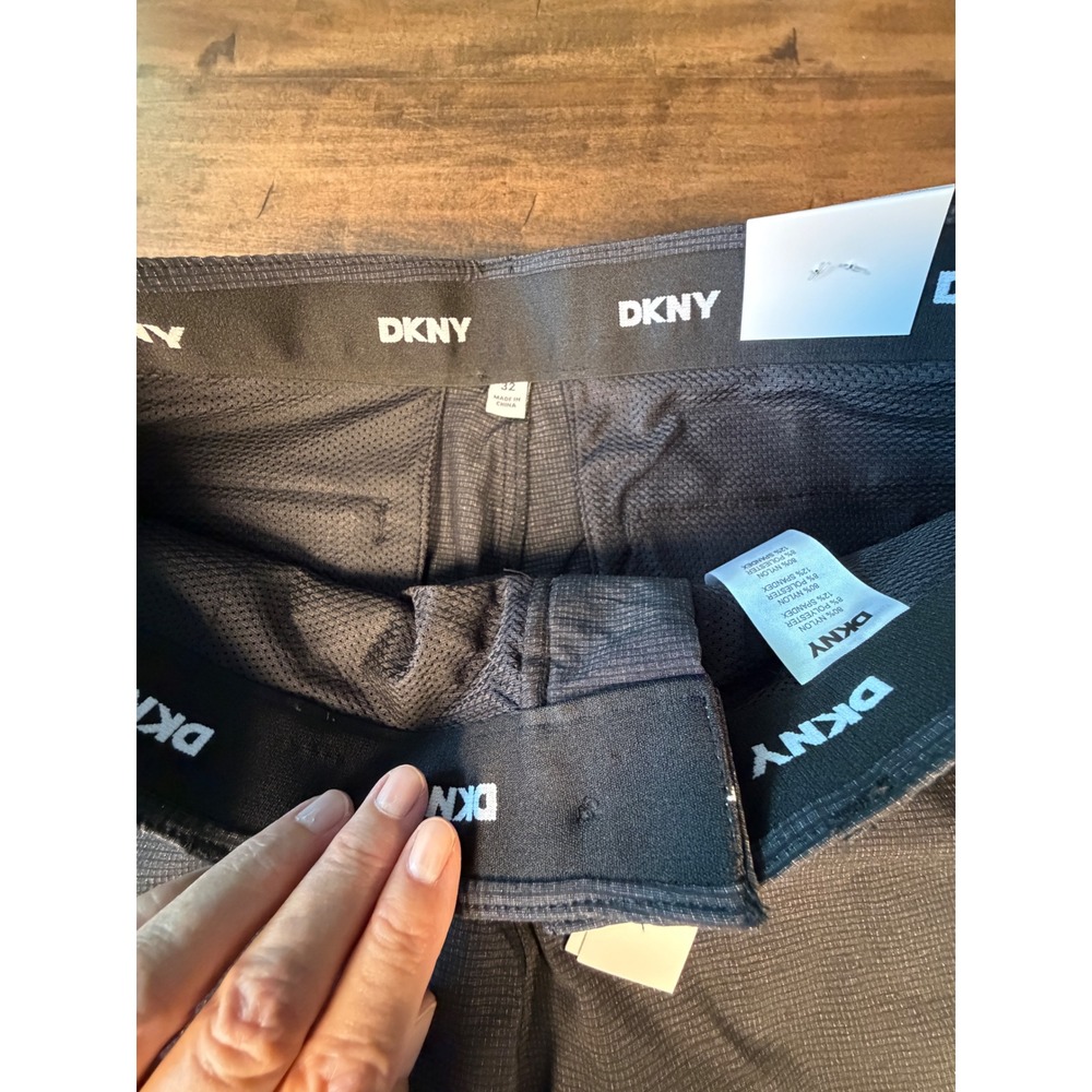 DKNY Mens Black Performance Shorts Stretch Grid Golf Active Size 32 NWT - Picture 3 of 6